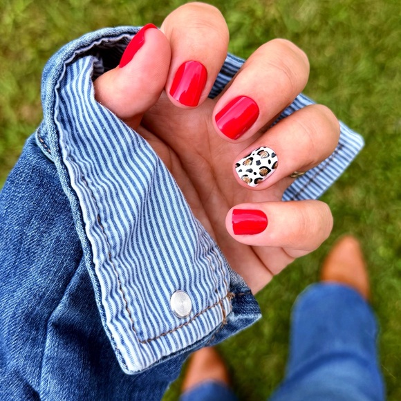 Red Aspen Awfully Purr-ty Press-On Nails - Leopard Print with Gold Glitter - Picture 8 of 15